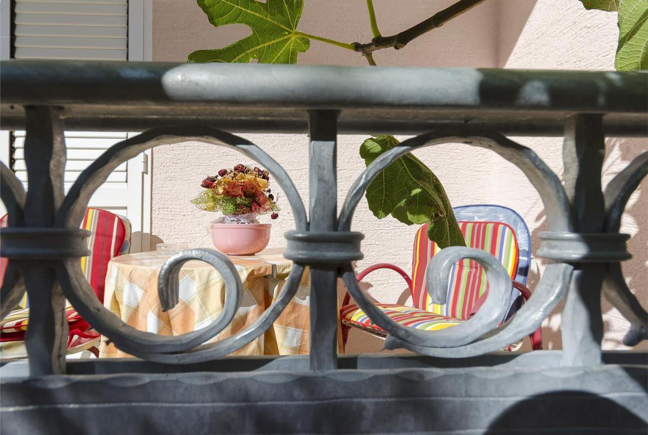 Apartment And Rooms Ema Vodice Luaran gambar