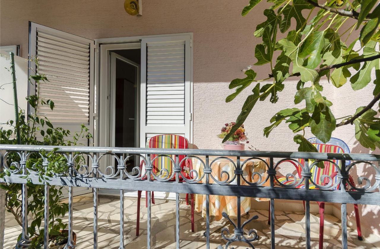 Apartment And Rooms Ema Vodice Luaran gambar