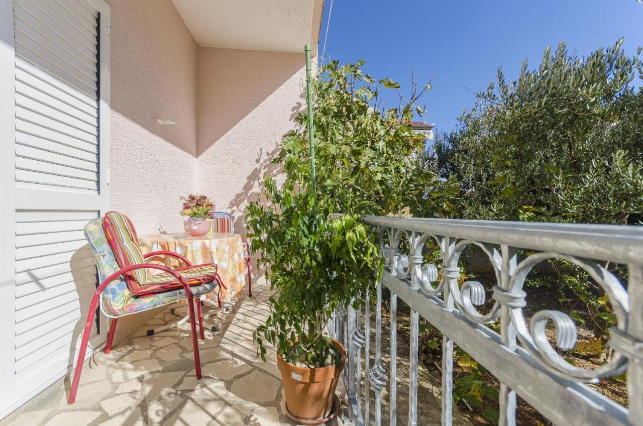 Apartment And Rooms Ema Vodice Luaran gambar